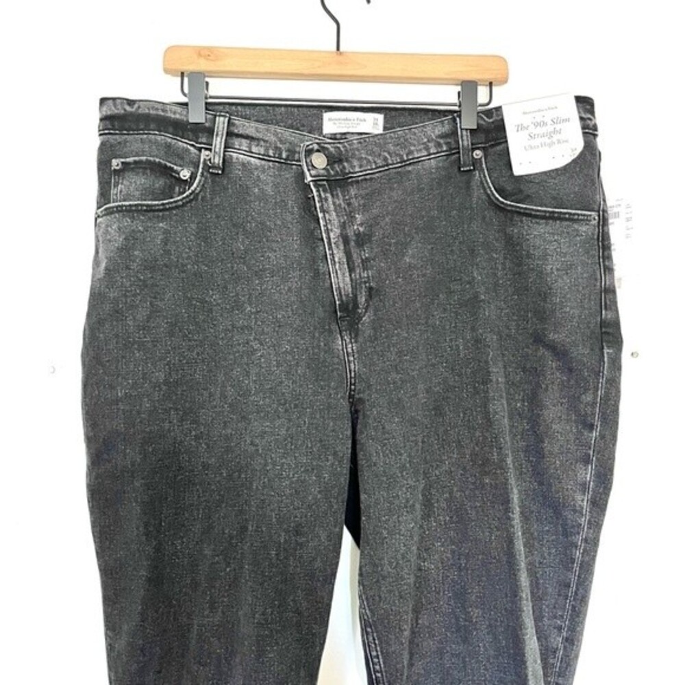 NWT Abercrombie & Fitch Ultra High Rise 90s Slim Straight Jean - Picture 3 of 10